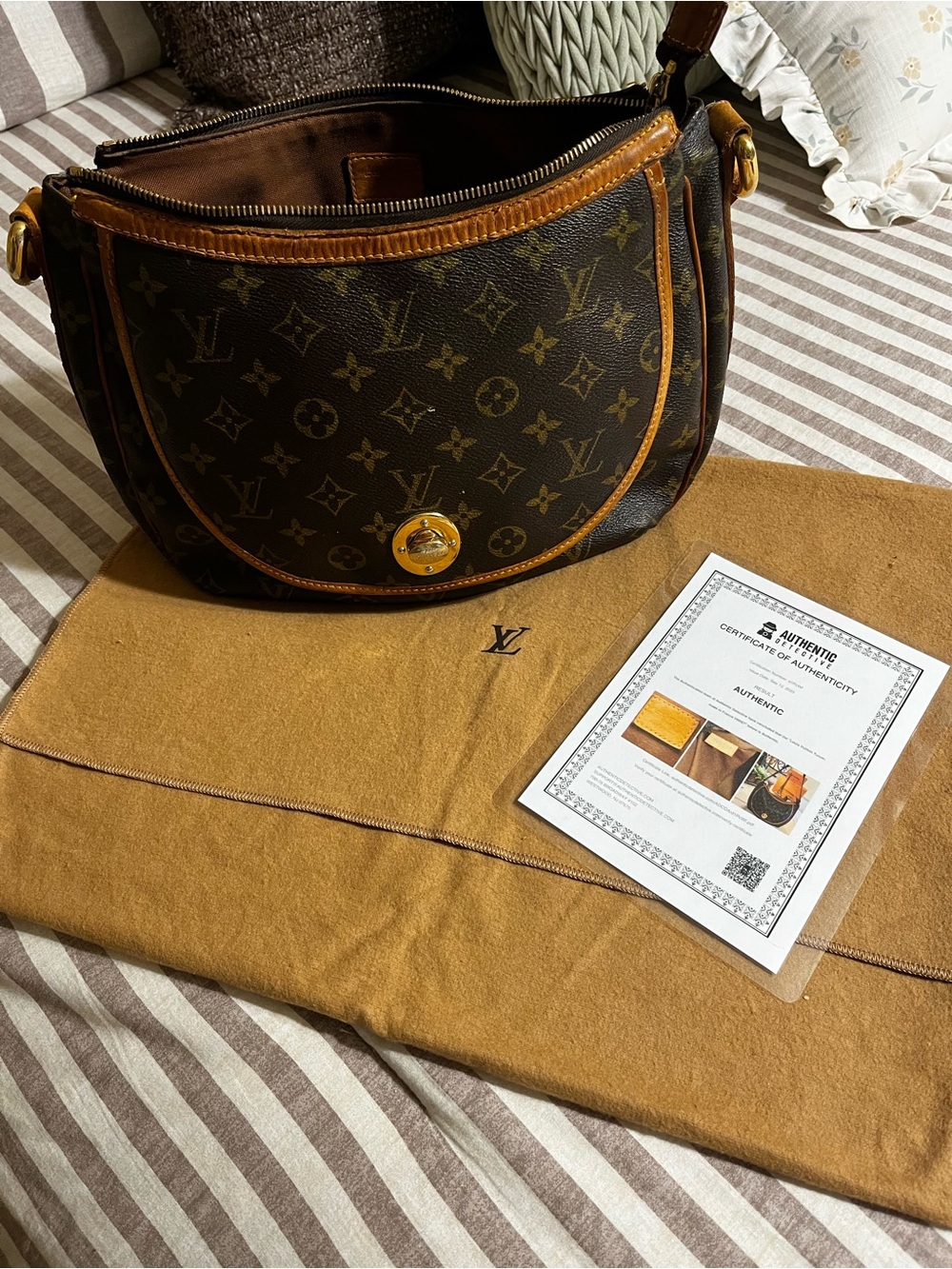 Louis Vuitton Monogram Tulum PM - Picture 13 of 14